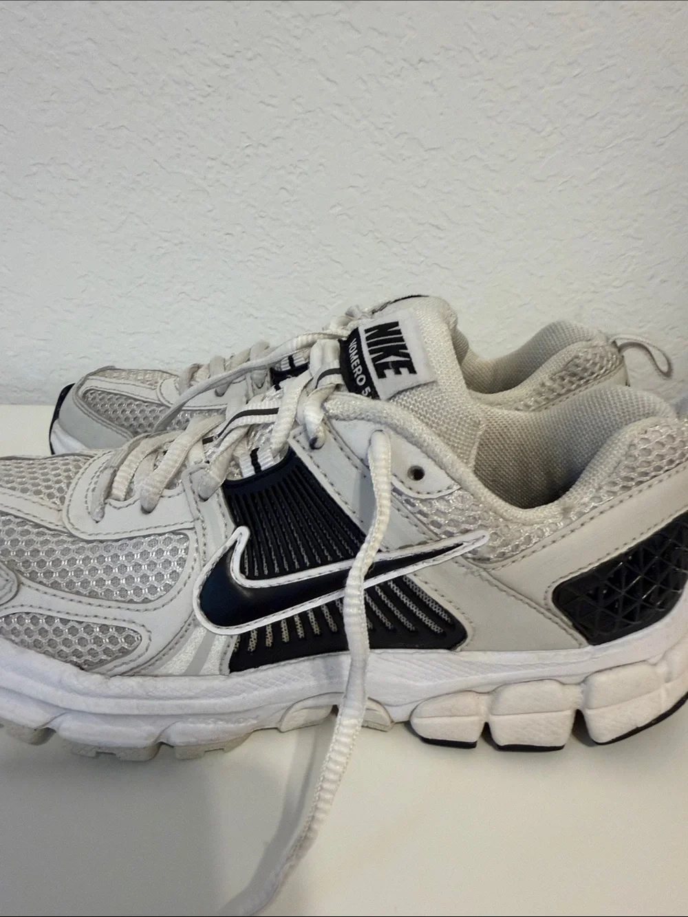 Nike Kids Zoom Vomero 5 - White, Gray & Black - Size 3Y